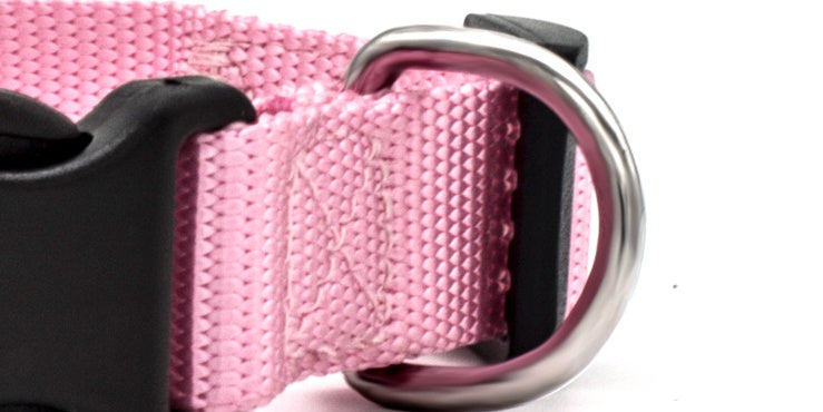 Collare in nylon morbido e resistente, regolabile e super confortevole per cani e gatti.