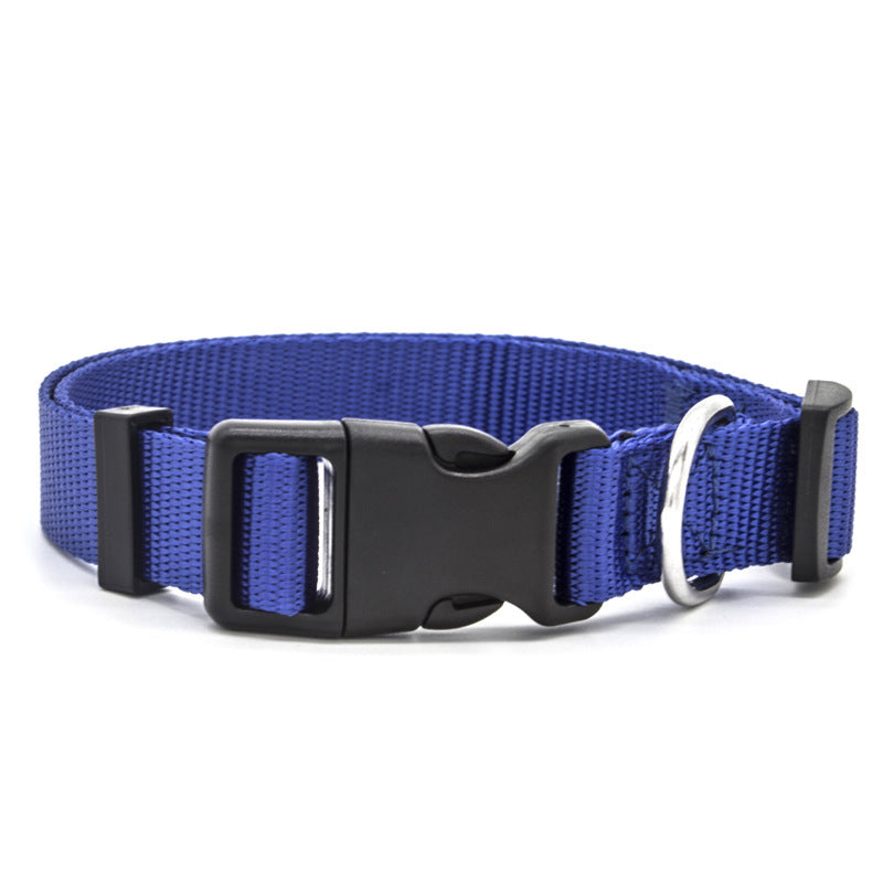 Collare in nylon morbido e resistente, regolabile e super confortevole per cani e gatti.
